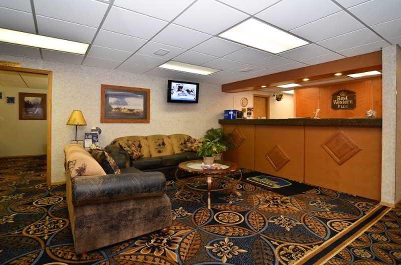 Best Western Inn & Suites Ontario Interior photo