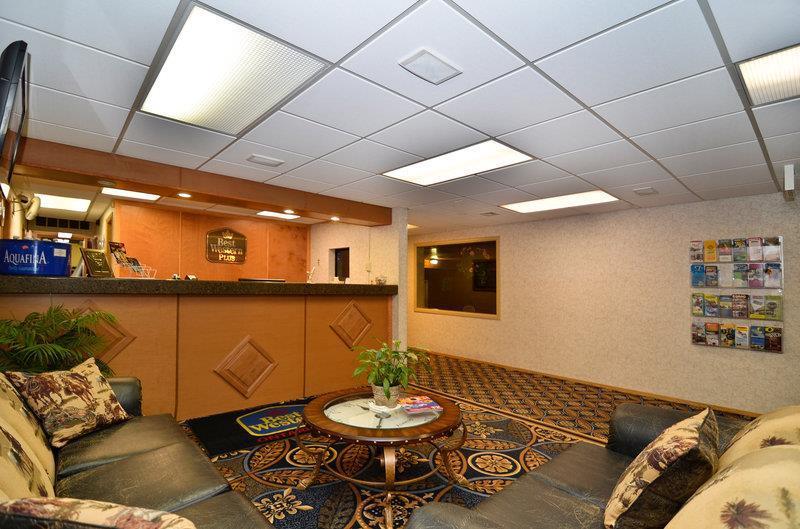 Best Western Inn & Suites Ontario Interior photo